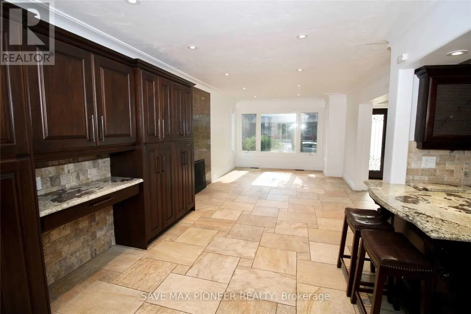 5 PARKVIEW BOULEVARD