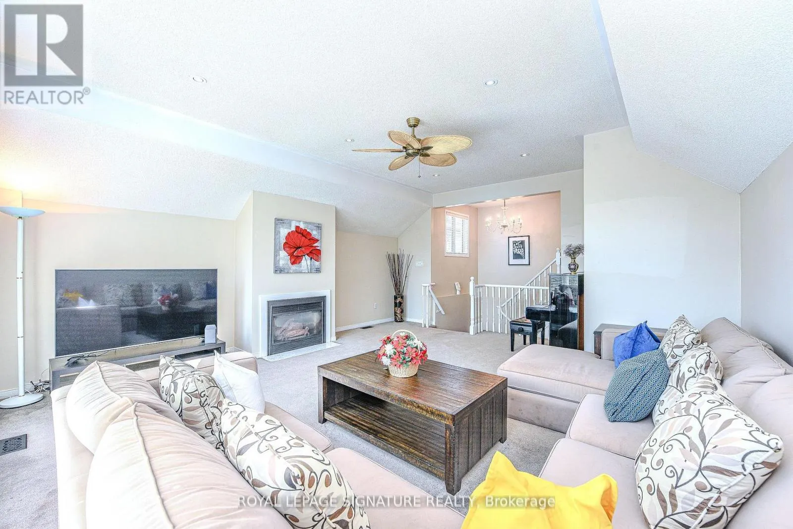 2547 RAGLAN COURT