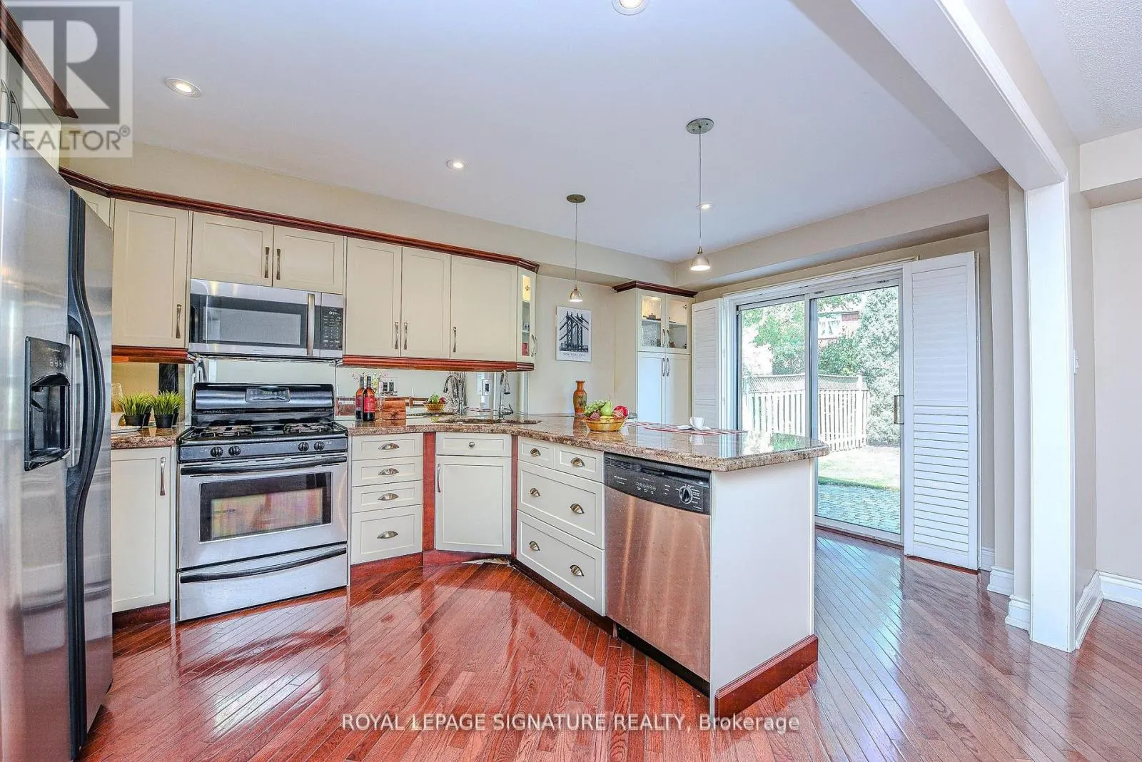 2547 RAGLAN COURT