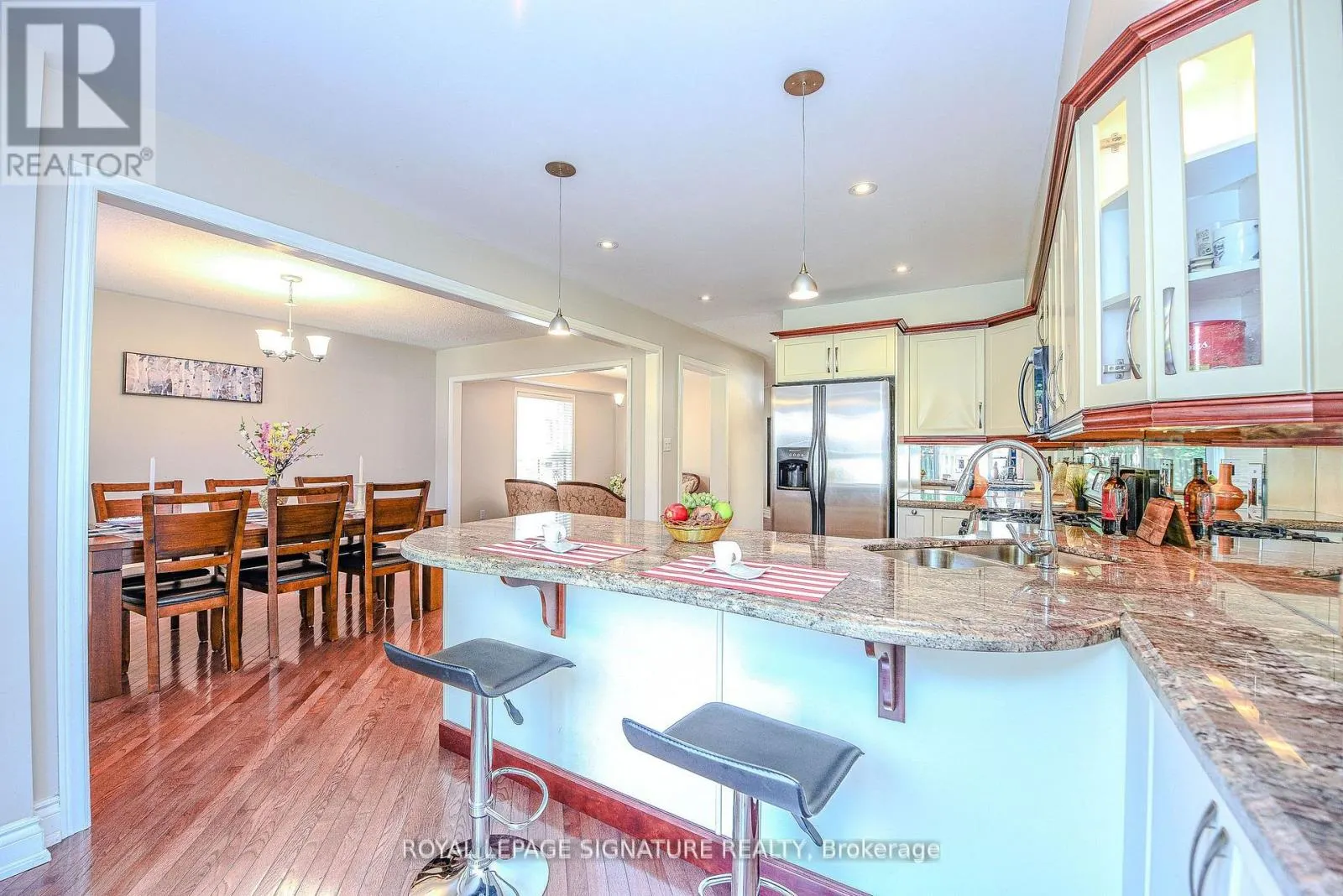 2547 RAGLAN COURT