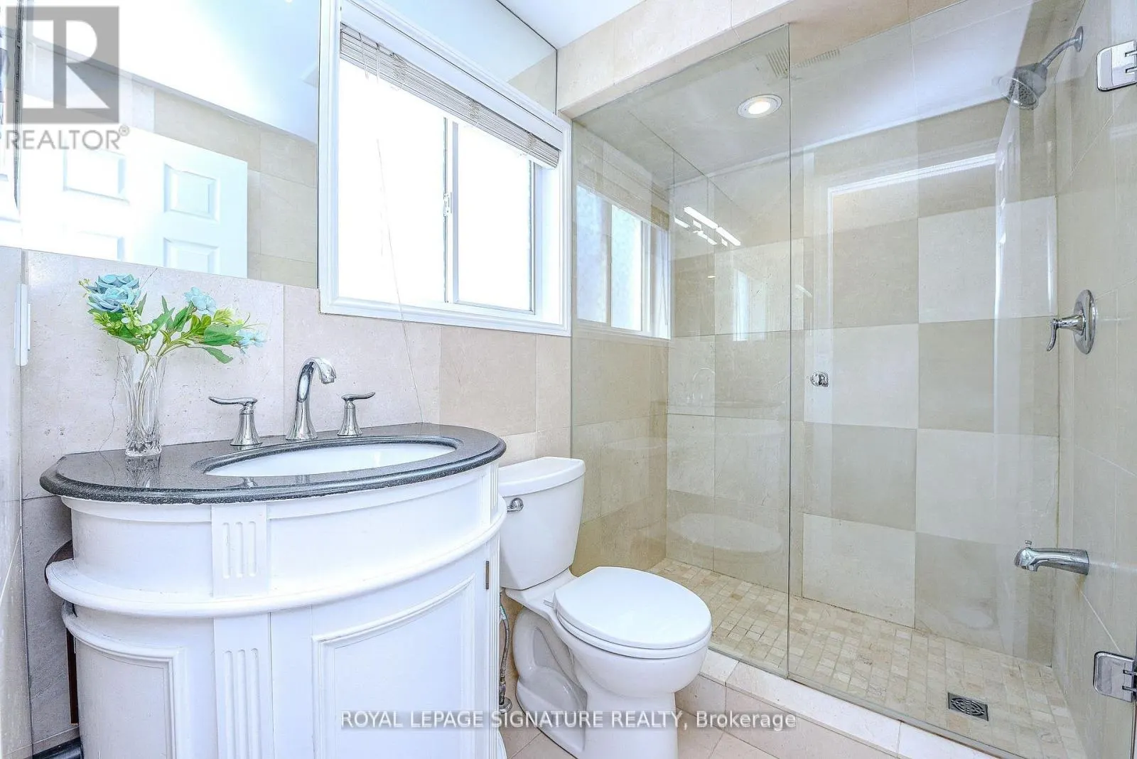 2547 RAGLAN COURT