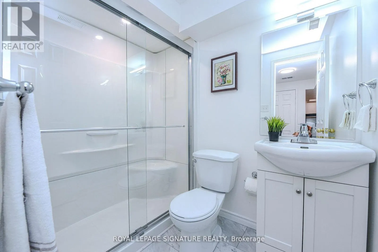 2547 RAGLAN COURT