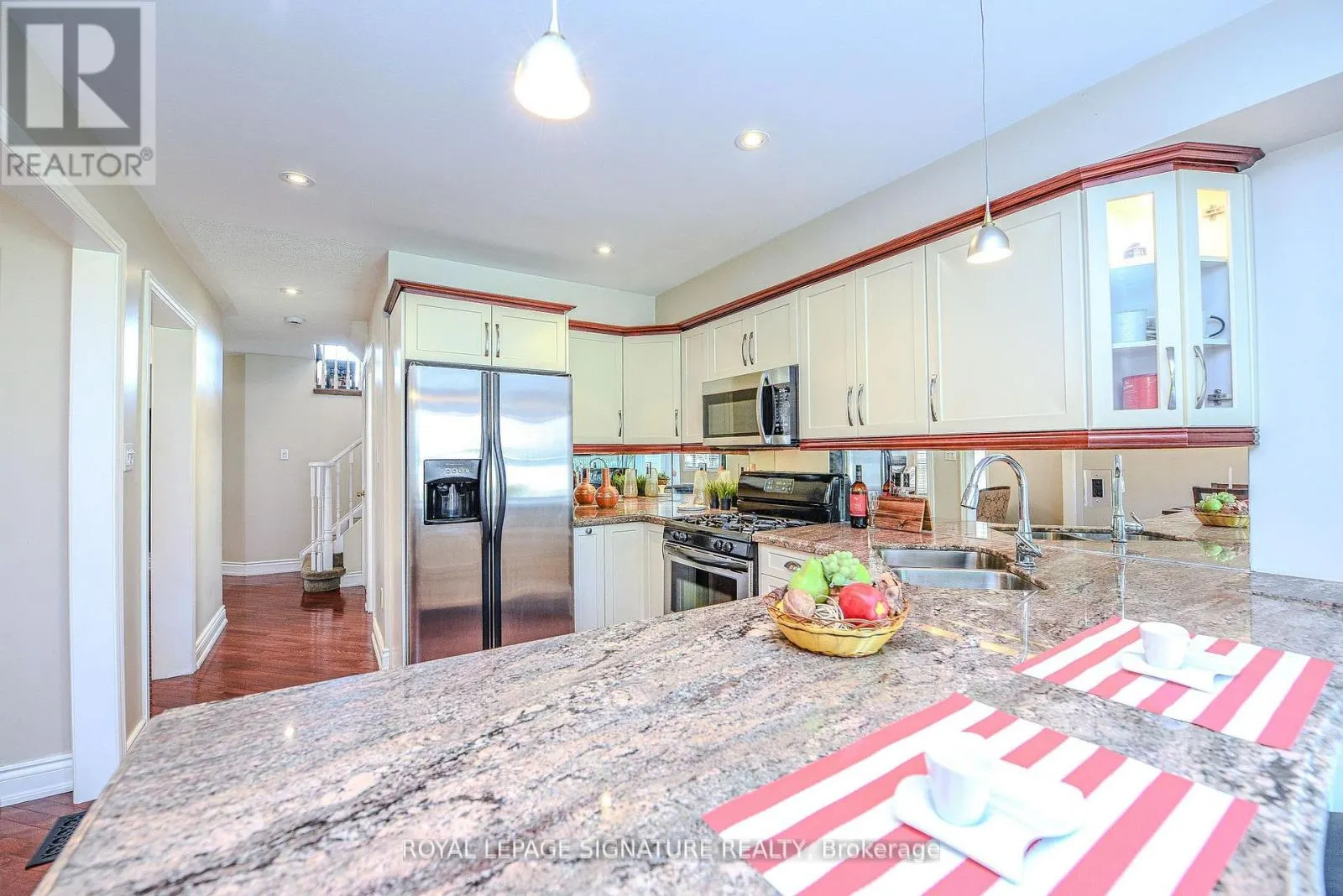 2547 RAGLAN COURT