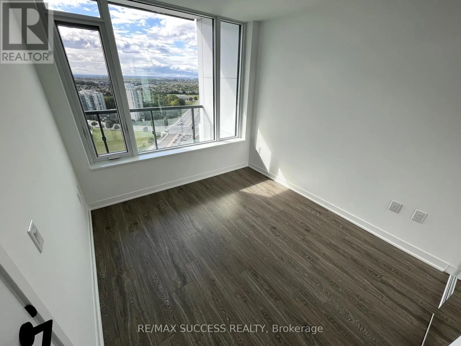 2308 - 2495 EGLINTON AVENUE W