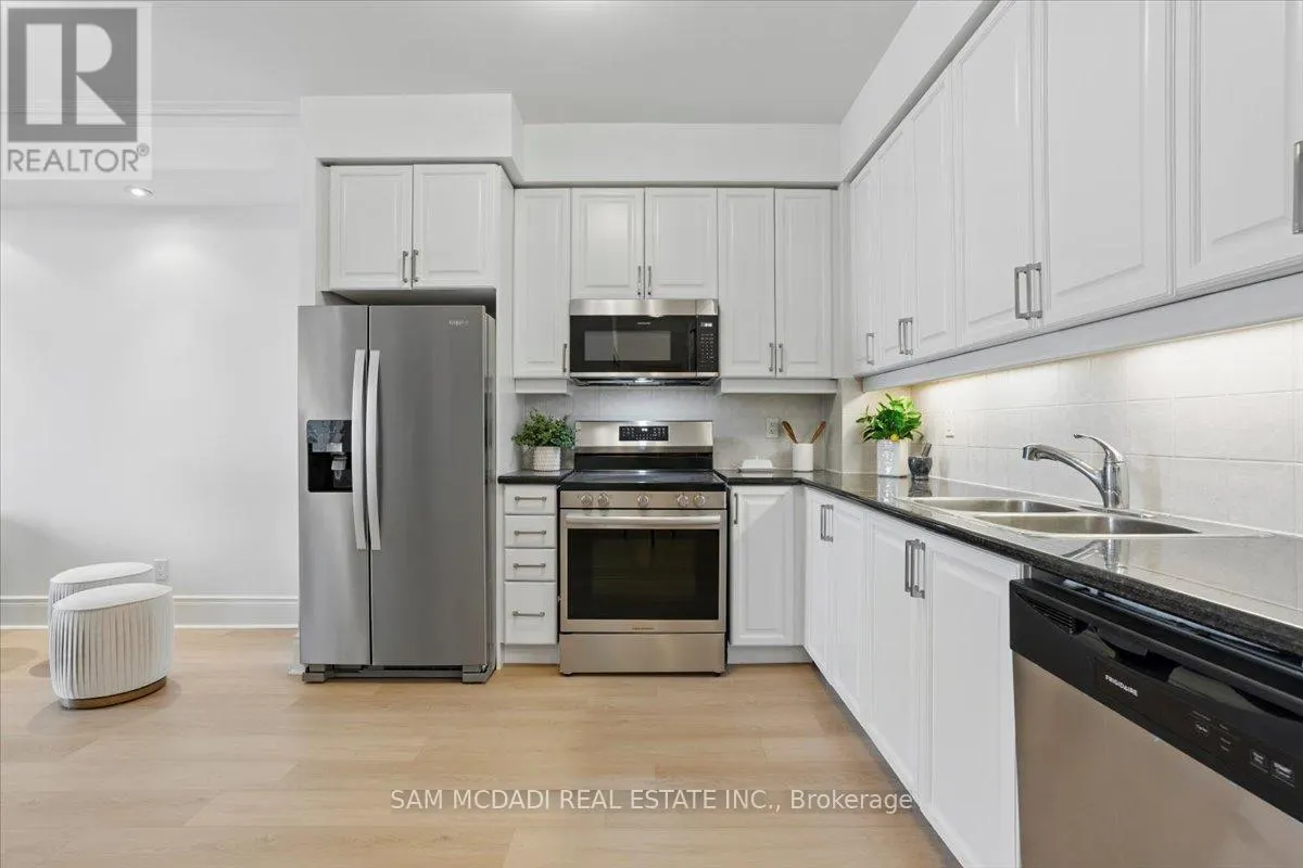 3028 - 3888 DUKE OF YORK BOULEVARD