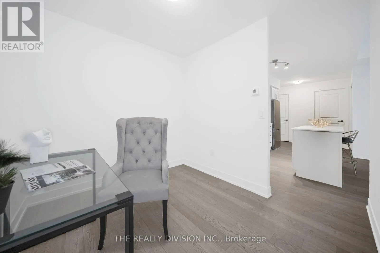 1063 DOUGLAS MCCURDY COMMON