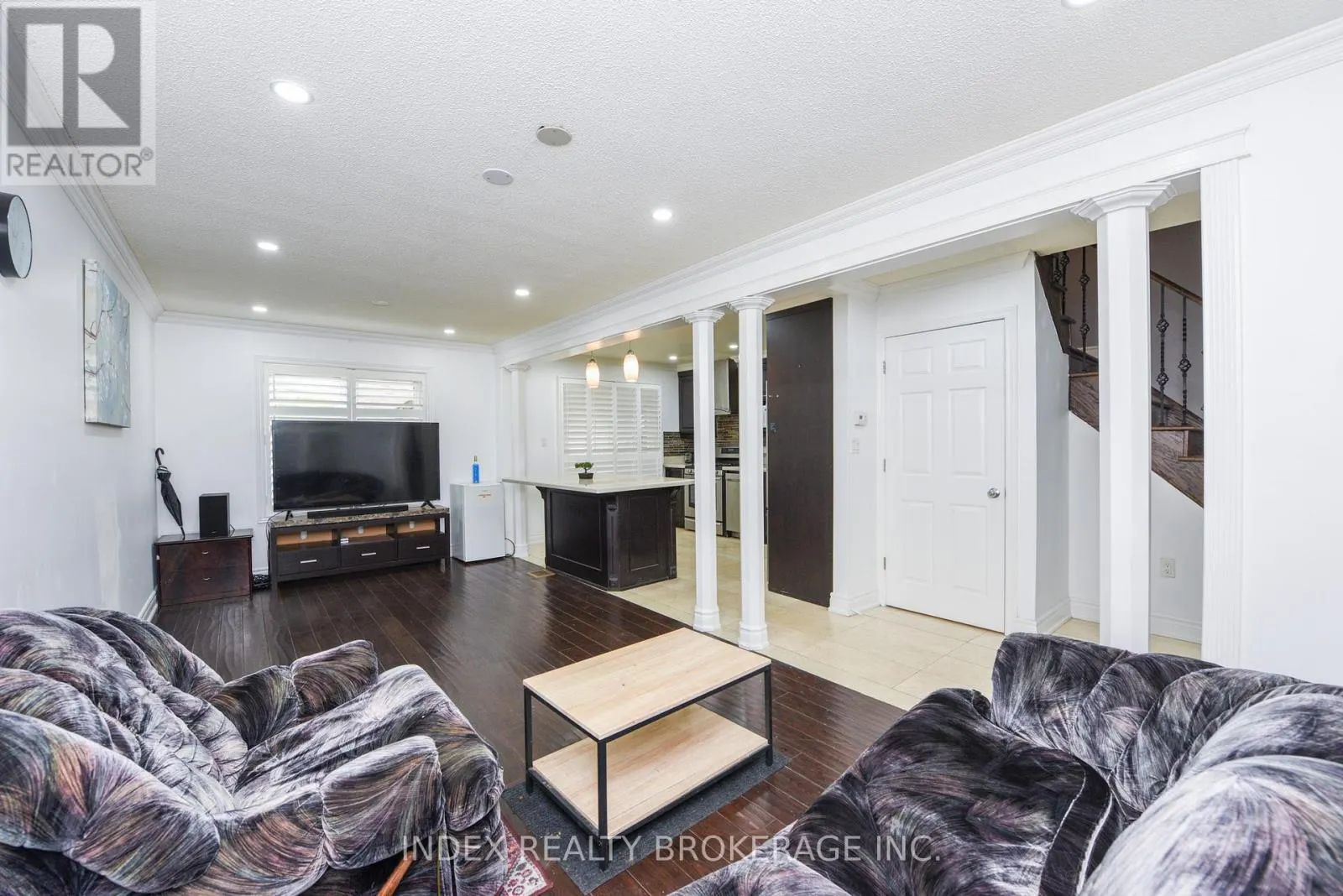 203 RICHVALE DRIVE S