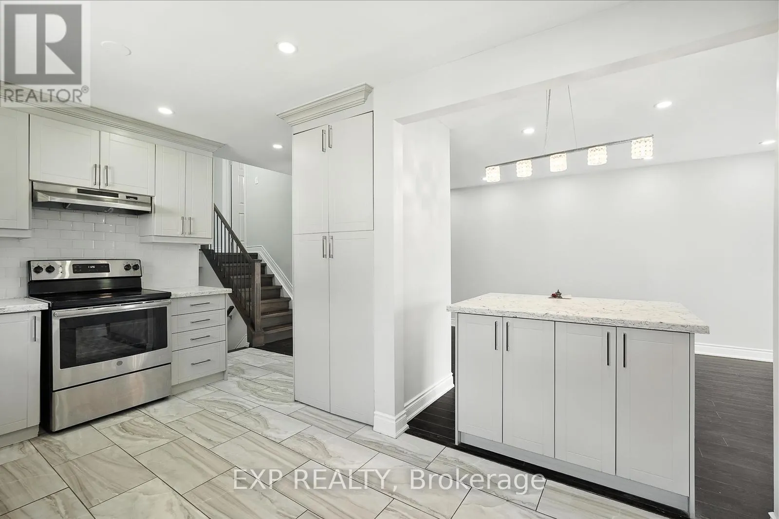 387 ARCHDEKIN DRIVE