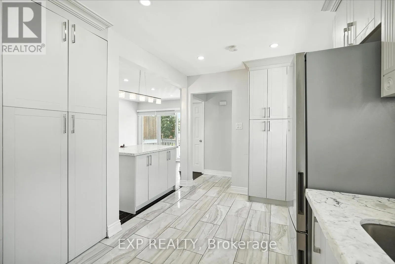 387 ARCHDEKIN DRIVE