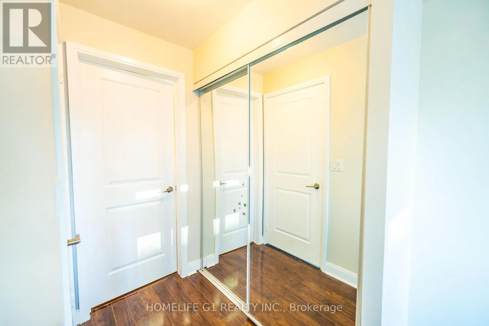 1109 - 70 ABSOLUTE AVENUE