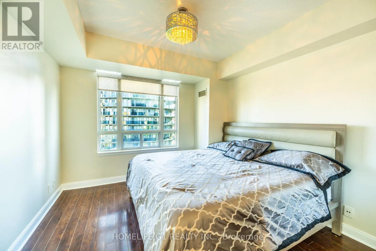 1109 - 70 ABSOLUTE AVENUE