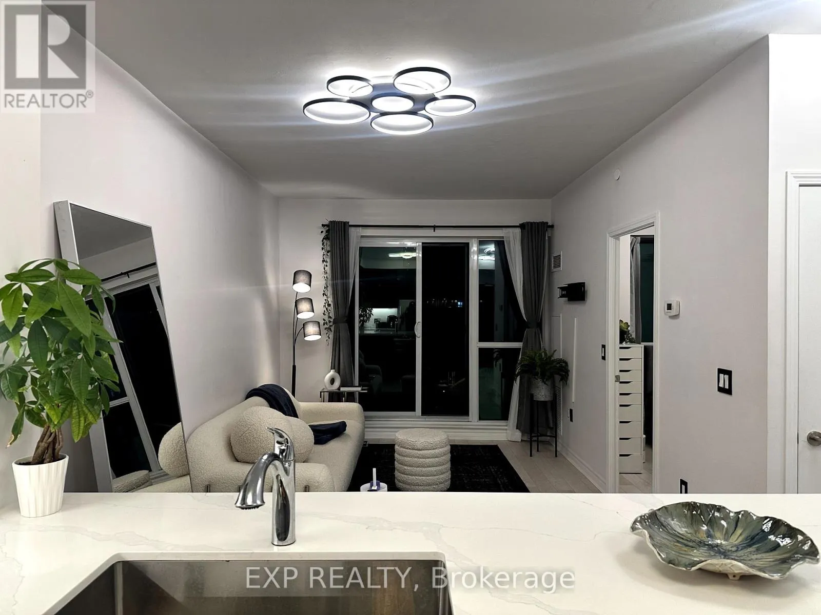 602 - 39 ANNIE CRAIG DRIVE