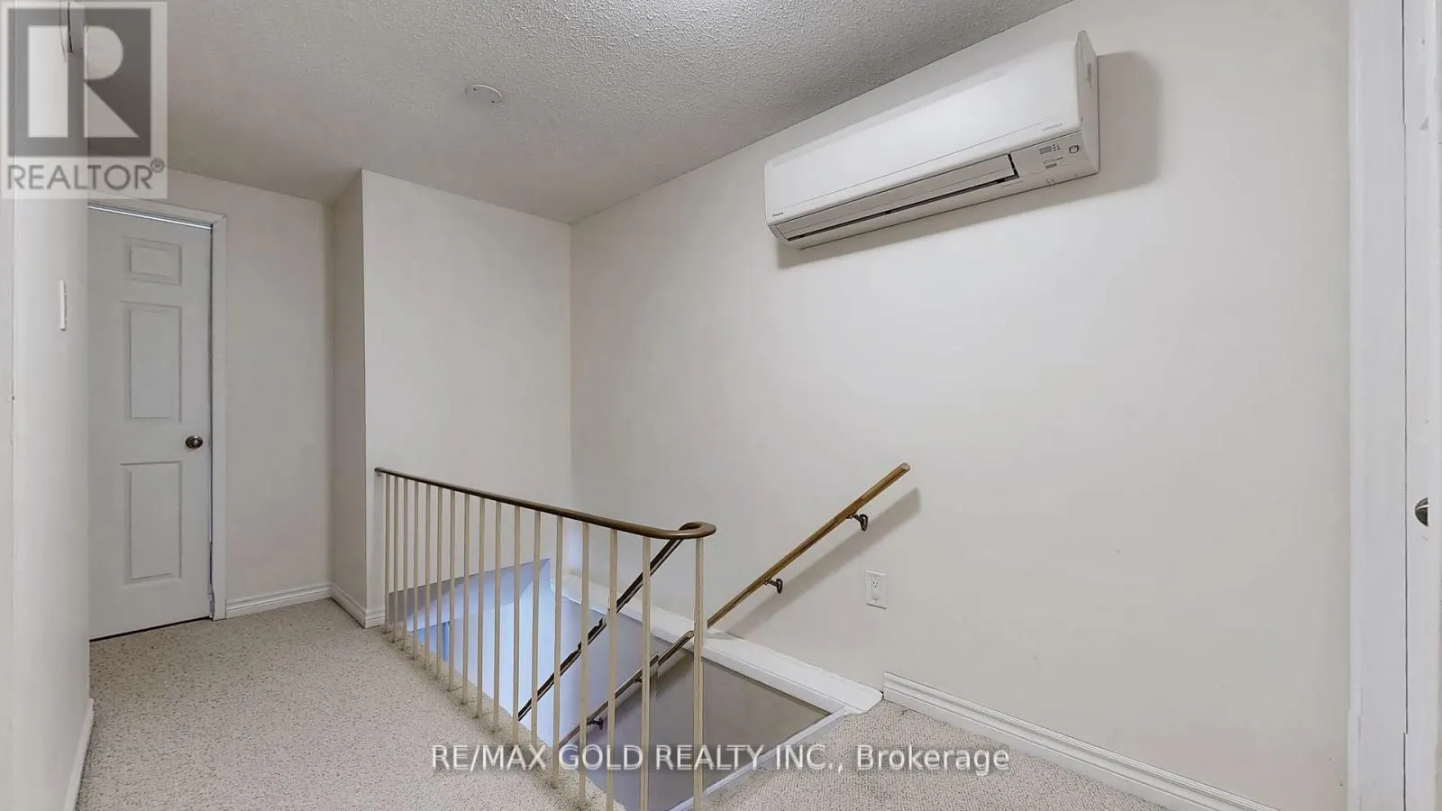 7 HAMLET COURT