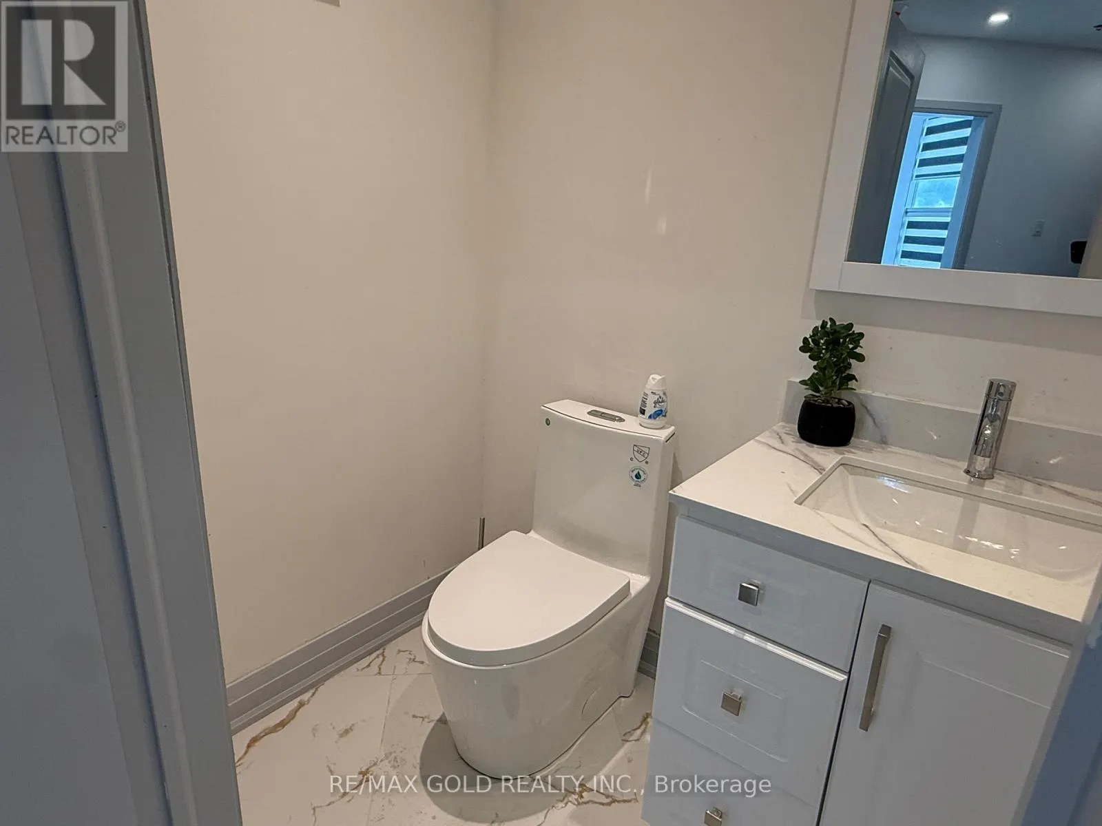 208 - 6475 MAYFIELD ROAD