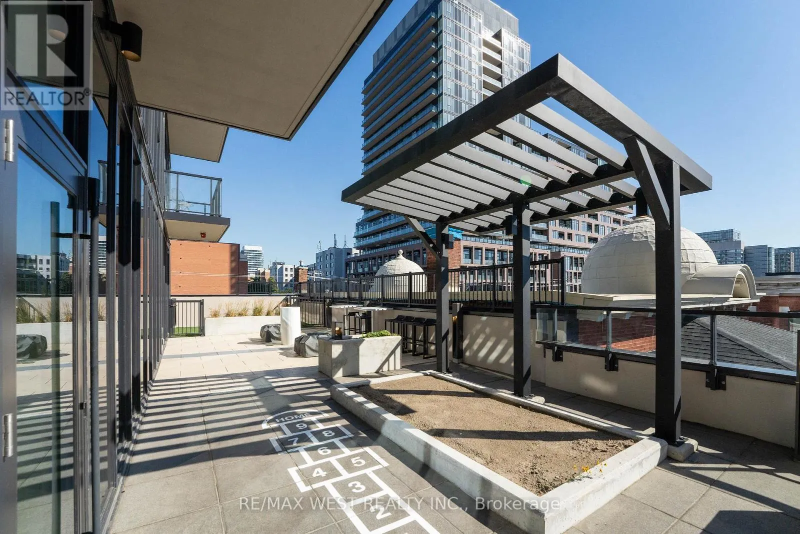 413 - 270 DUFFERIN STREET
