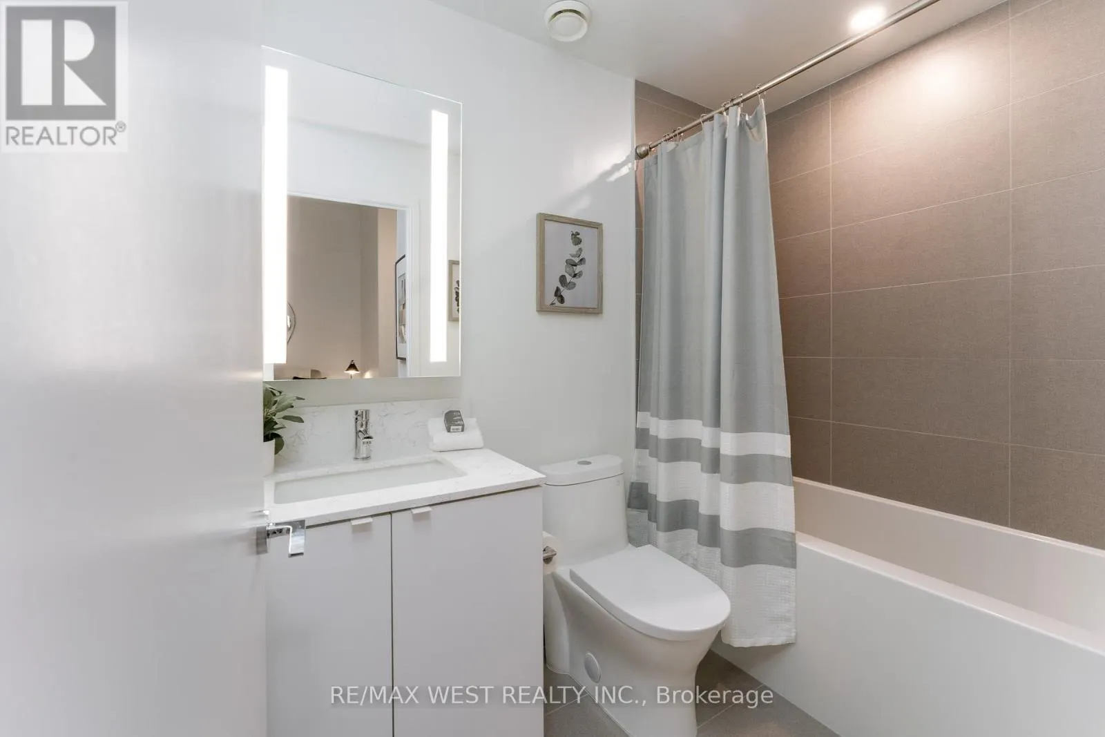 413 - 270 DUFFERIN STREET