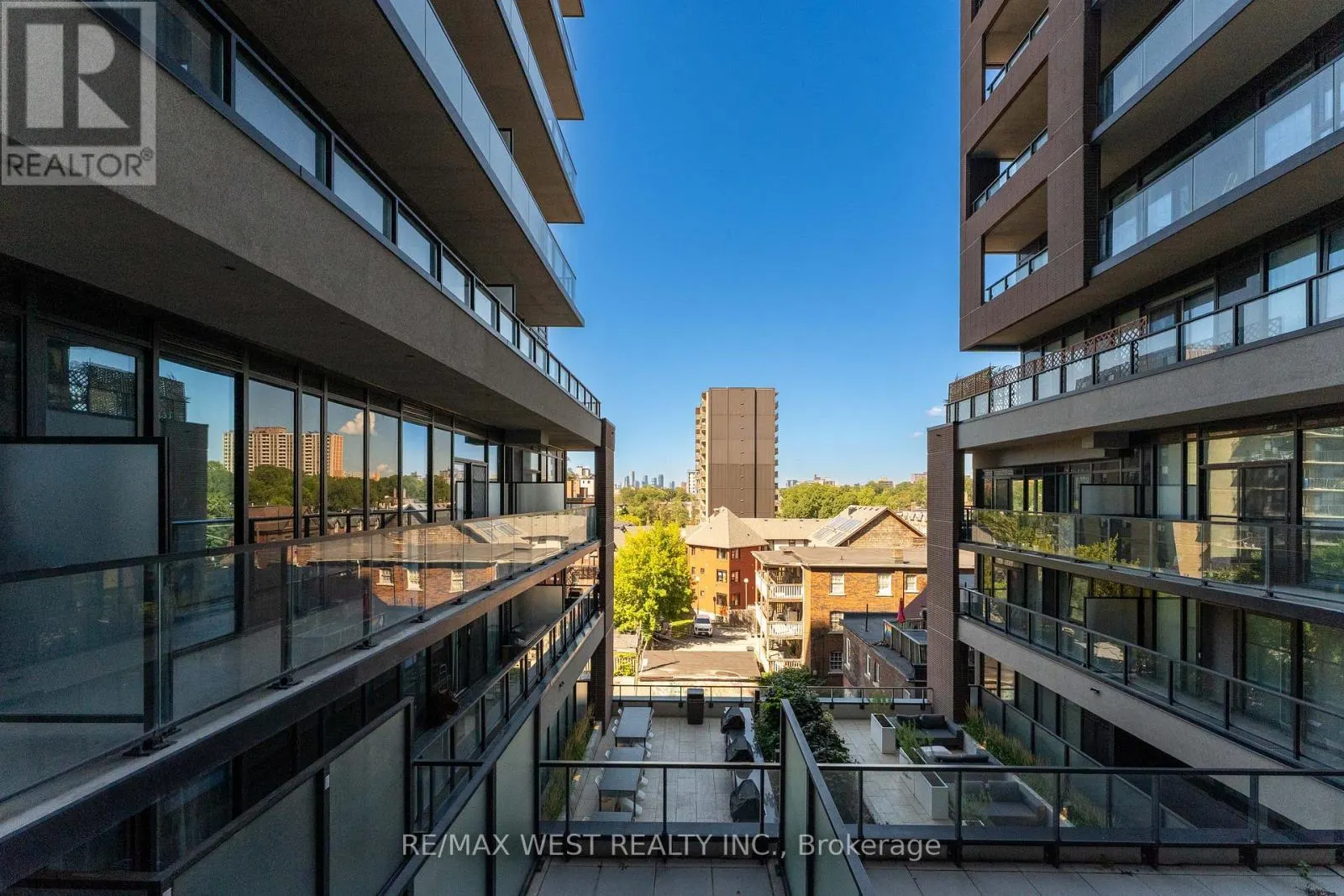 413 - 270 DUFFERIN STREET
