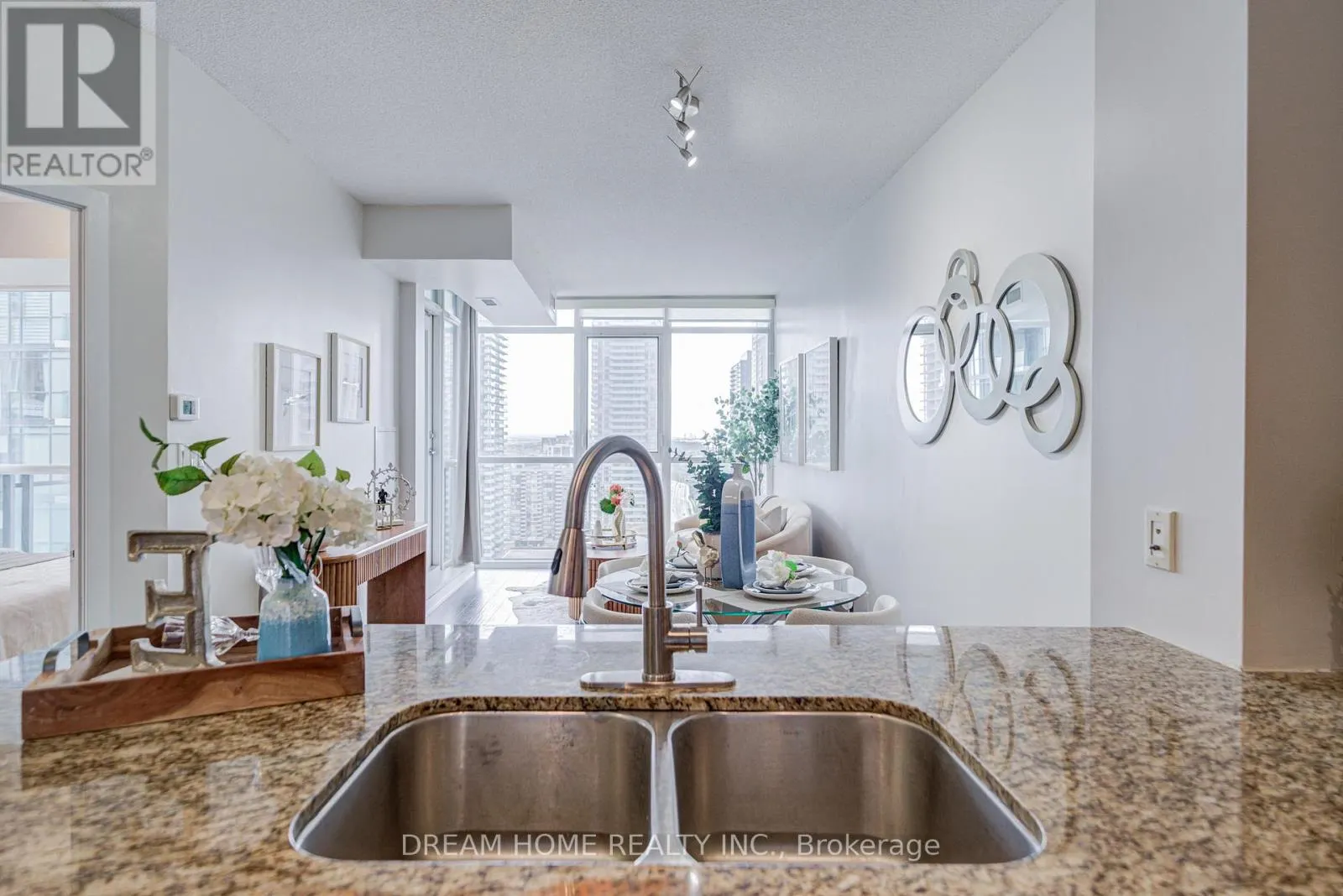 2408 - 4070 CONFEDERATION PARKWAY
