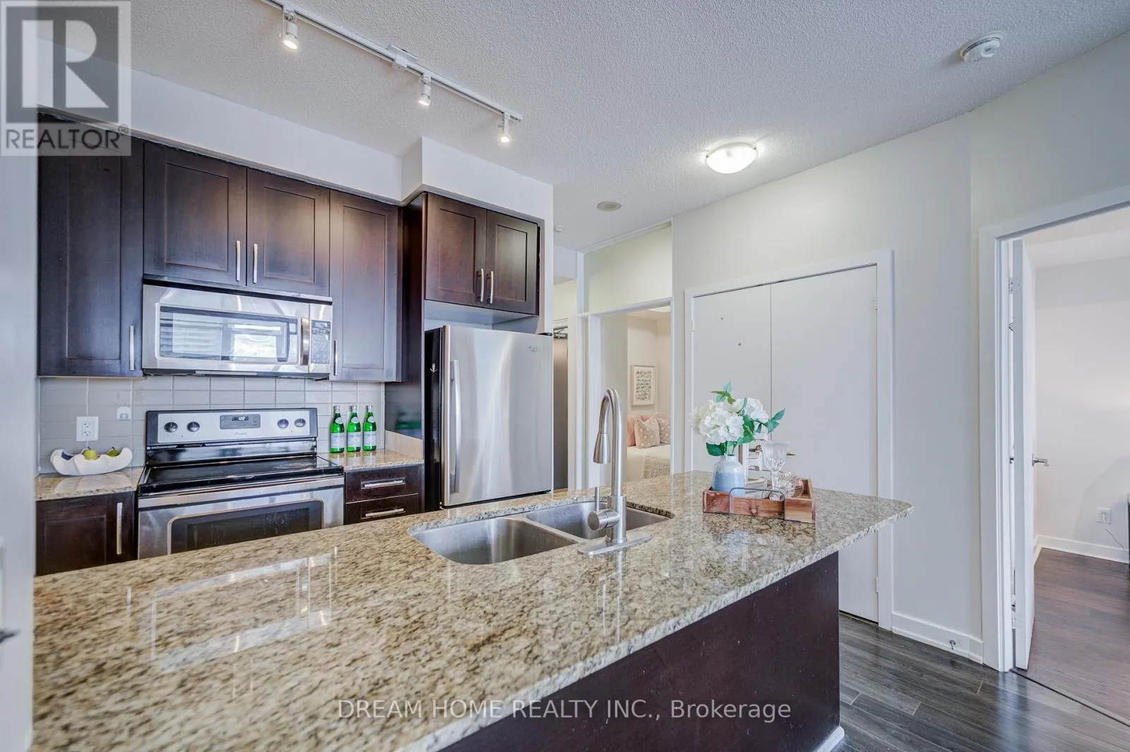 2408 - 4070 CONFEDERATION PARKWAY