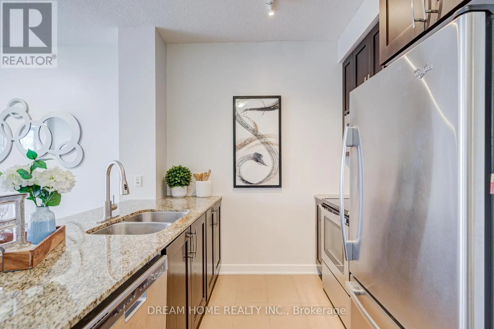 2408 - 4070 CONFEDERATION PARKWAY