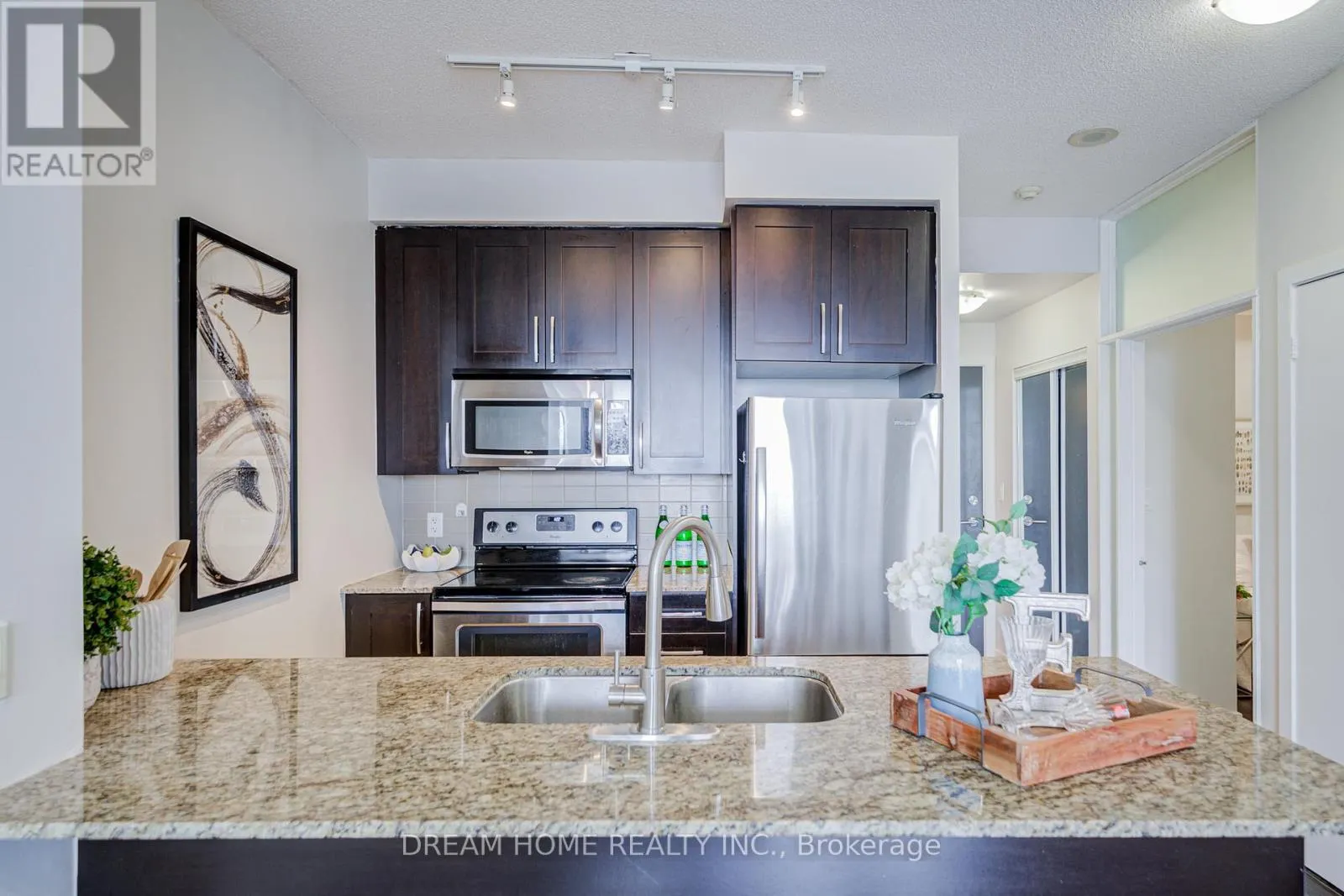 2408 - 4070 CONFEDERATION PARKWAY