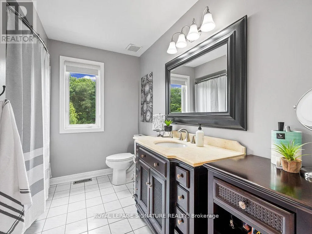 10 FOREST RIDGE CRESCENT