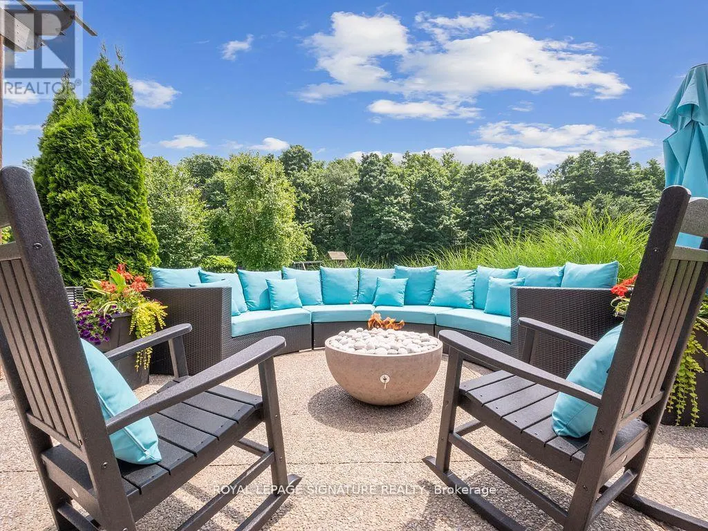 10 FOREST RIDGE CRESCENT