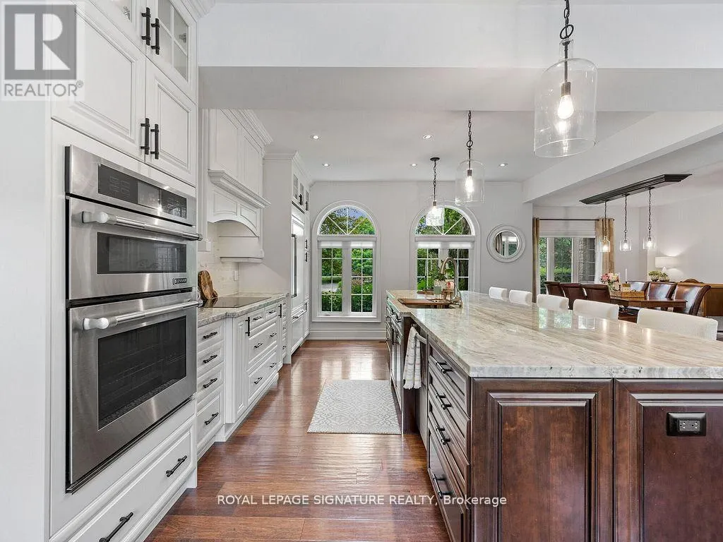 10 FOREST RIDGE CRESCENT