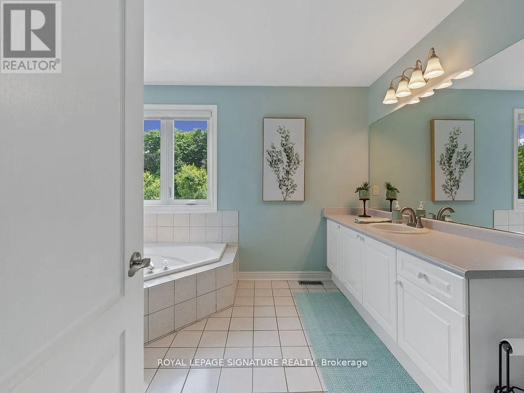 10 FOREST RIDGE CRESCENT