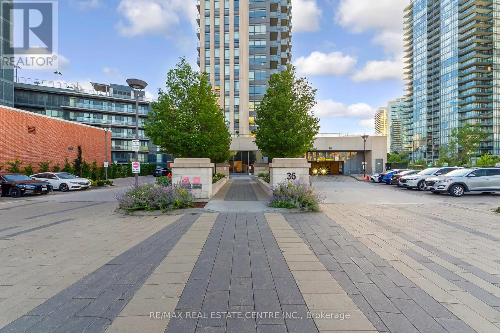 2209 - 36 PARK LAWN ROAD
