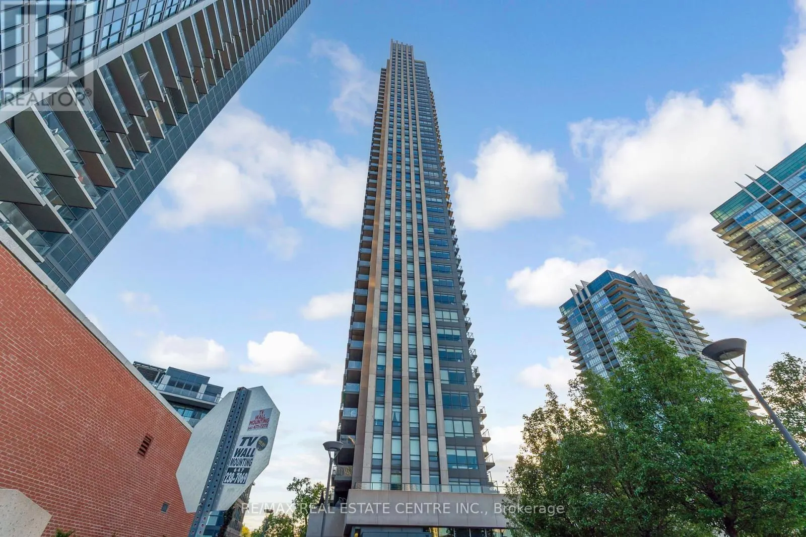 2209 - 36 PARK LAWN ROAD