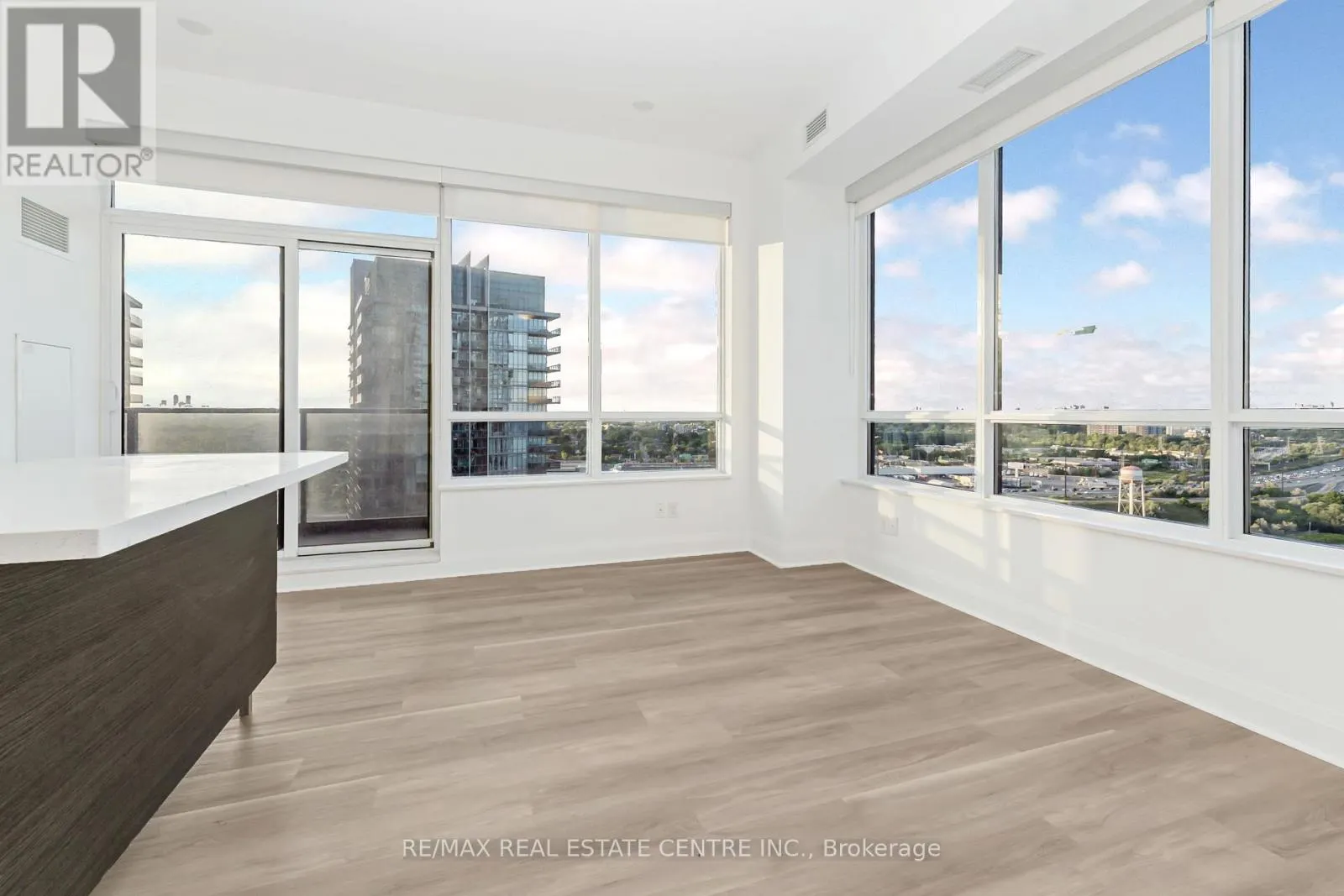 2209 - 36 PARK LAWN ROAD