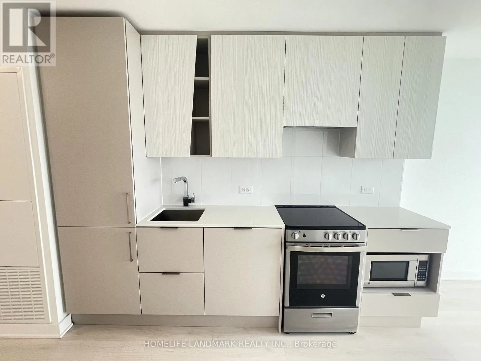 2812 - 3900 CONFEDERATION PARKWAY