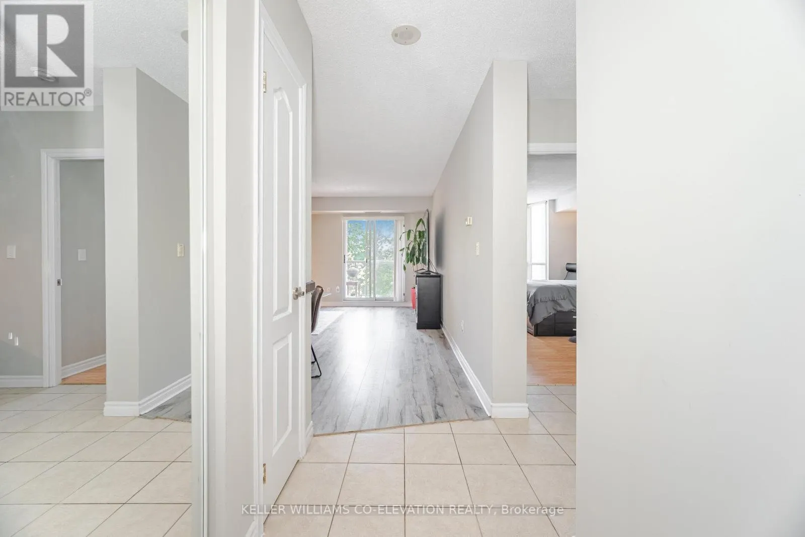 410 - 2088 LAWRENCE AVENUE W
