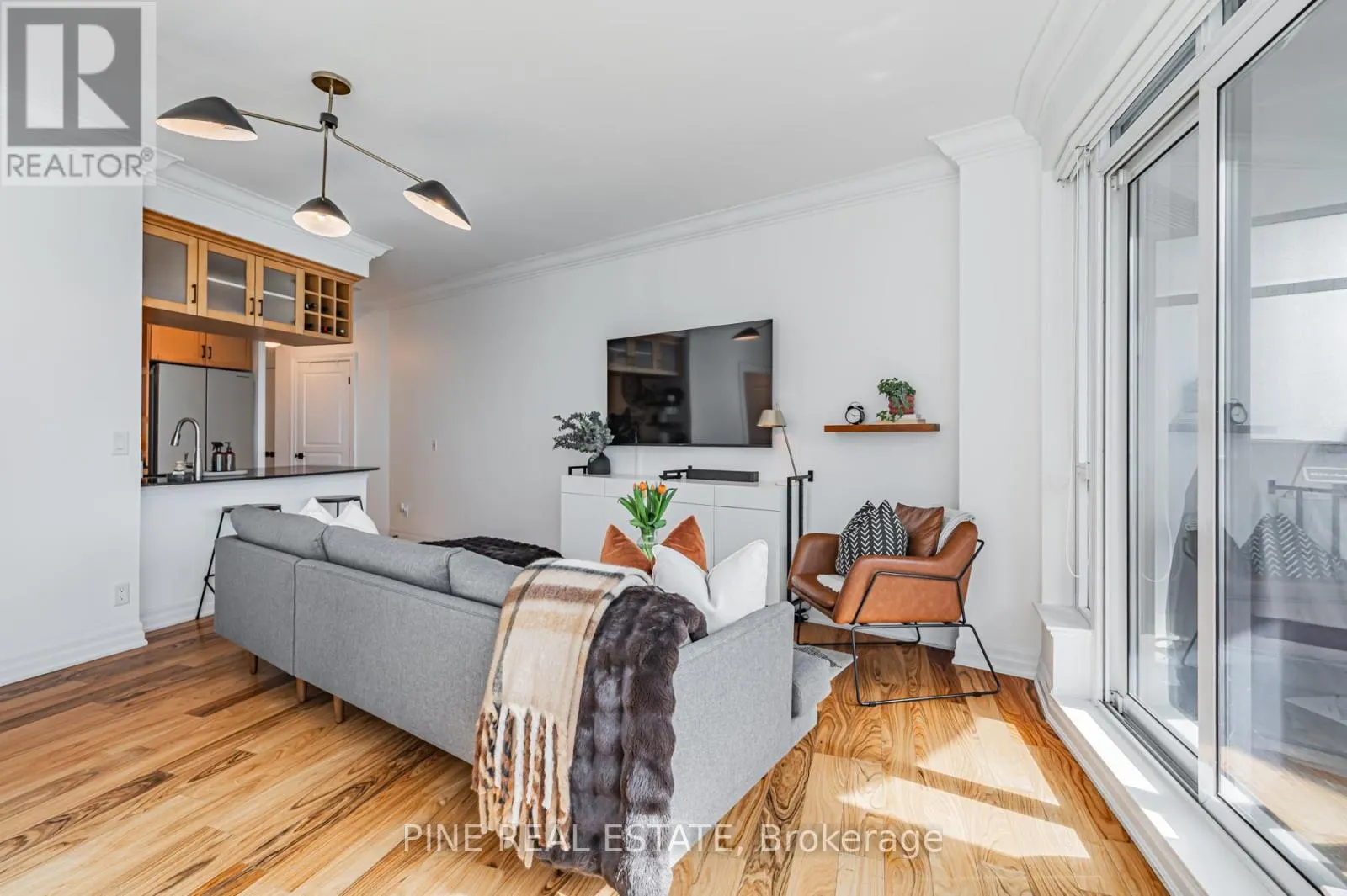 1112 - 2083 LAKE SHORE BOULEVARD W