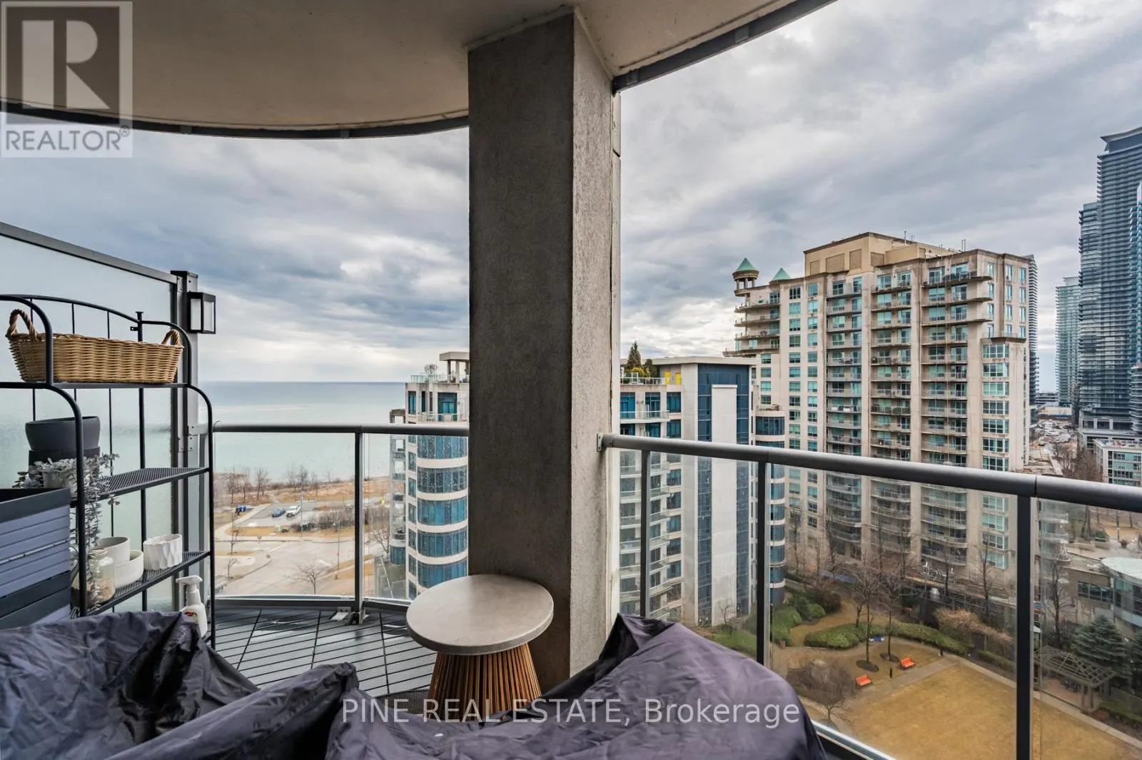 1112 - 2083 LAKE SHORE BOULEVARD W