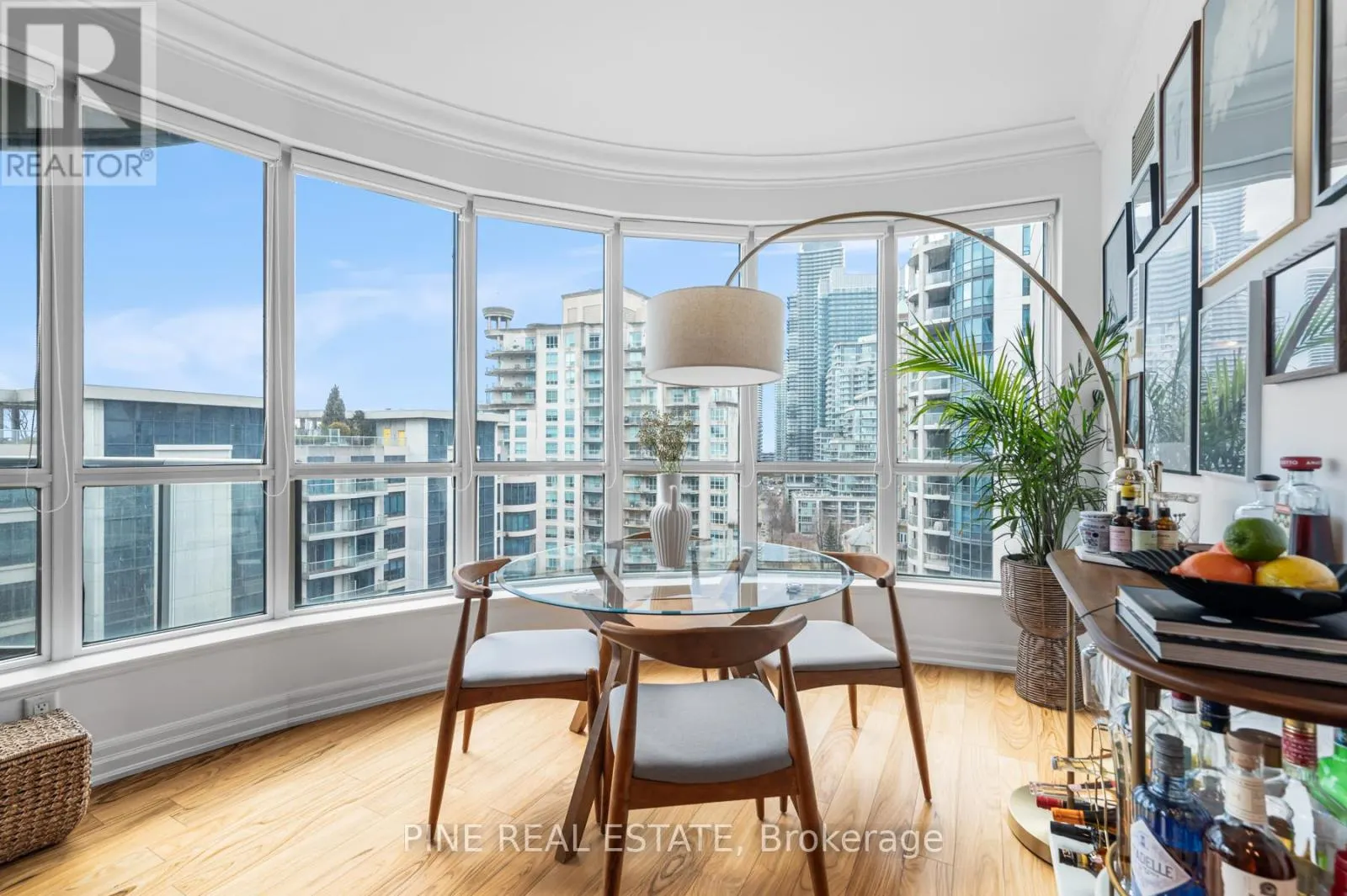 1112 - 2083 LAKE SHORE BOULEVARD W