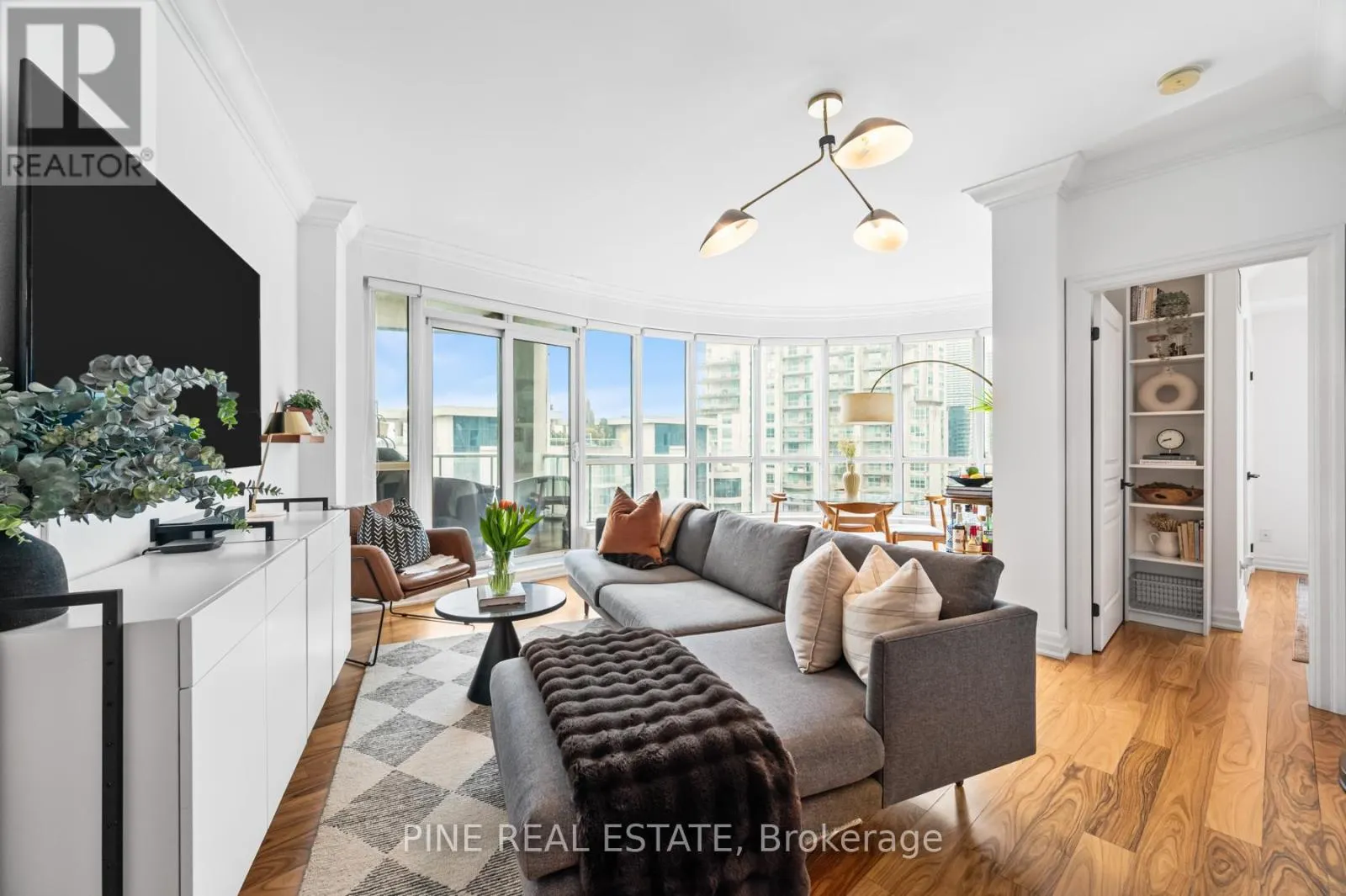 1112 - 2083 LAKE SHORE BOULEVARD W