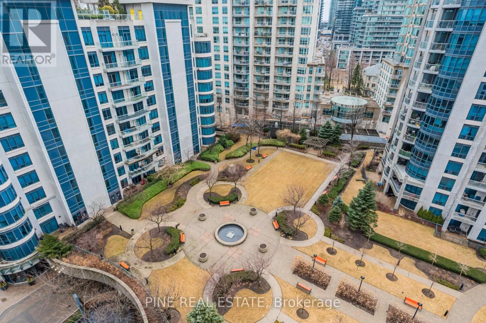 1112 - 2083 LAKE SHORE BOULEVARD W