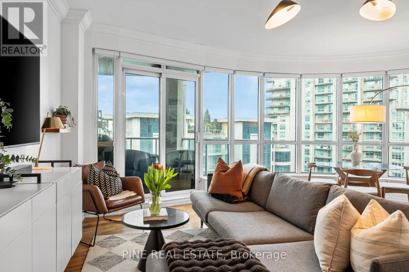 1112 - 2083 LAKE SHORE BOULEVARD W