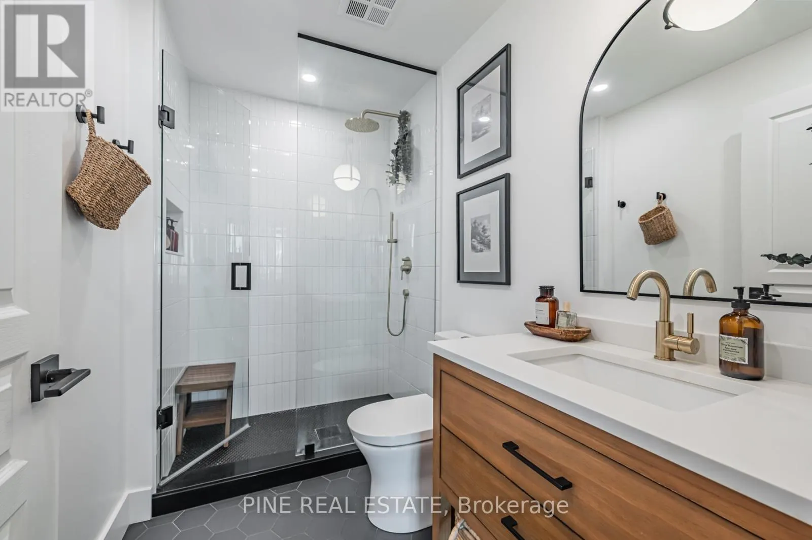 1112 - 2083 LAKE SHORE BOULEVARD W