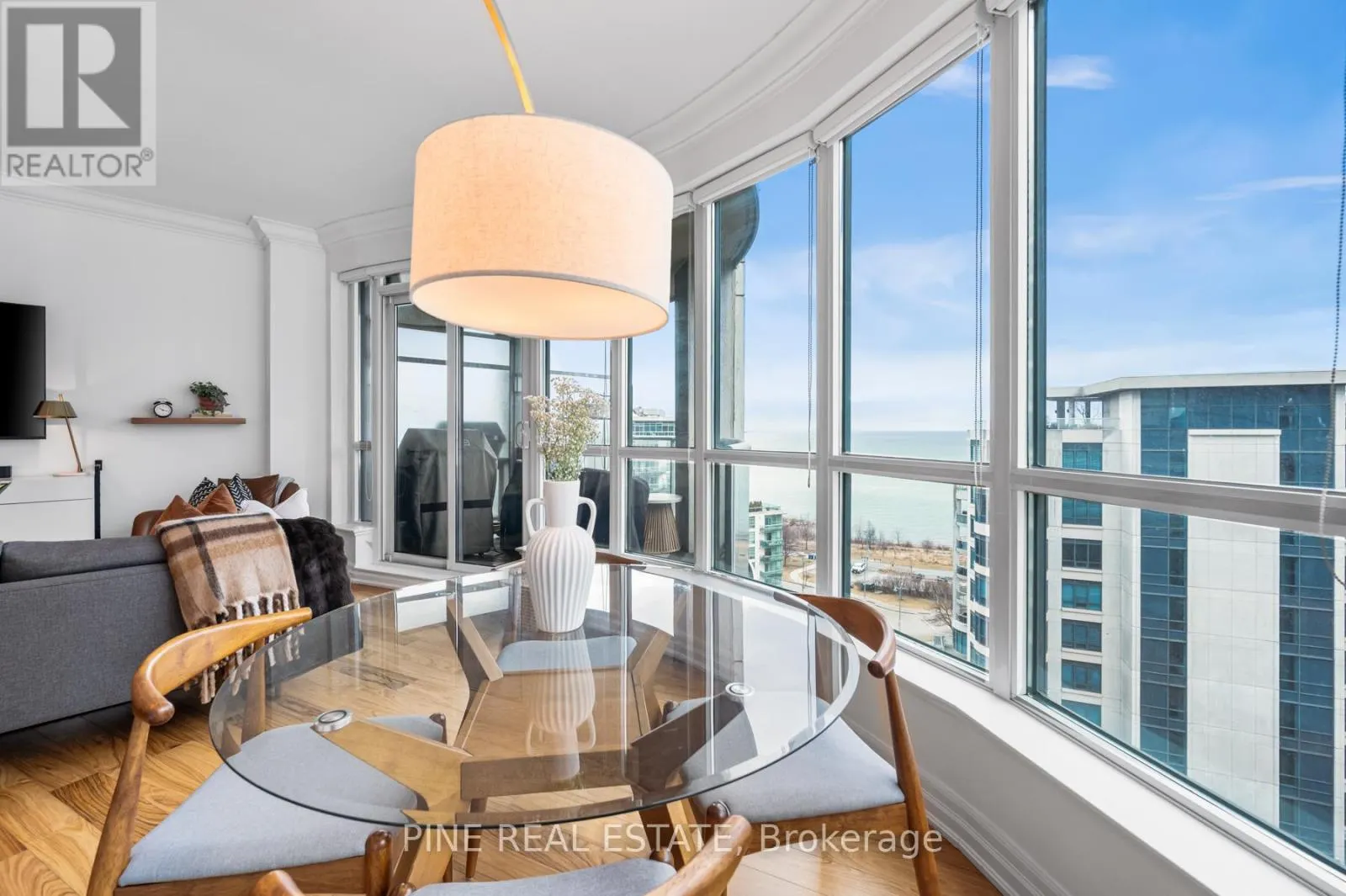 1112 - 2083 LAKE SHORE BOULEVARD W