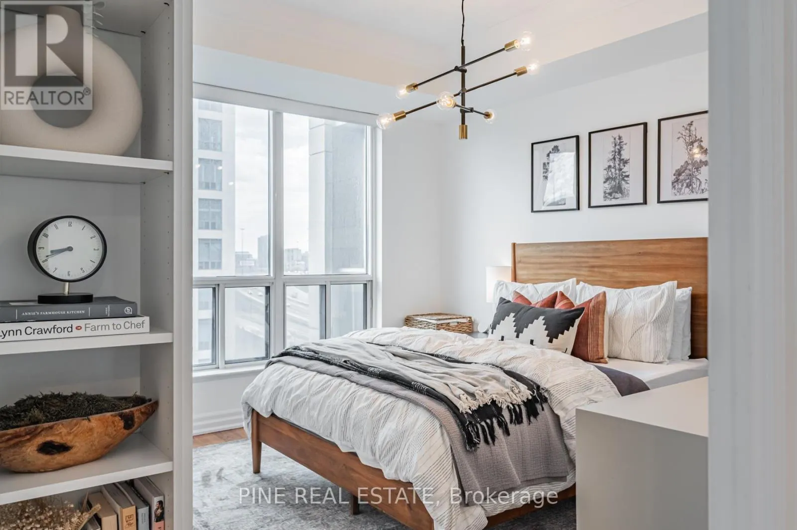 1112 - 2083 LAKE SHORE BOULEVARD W