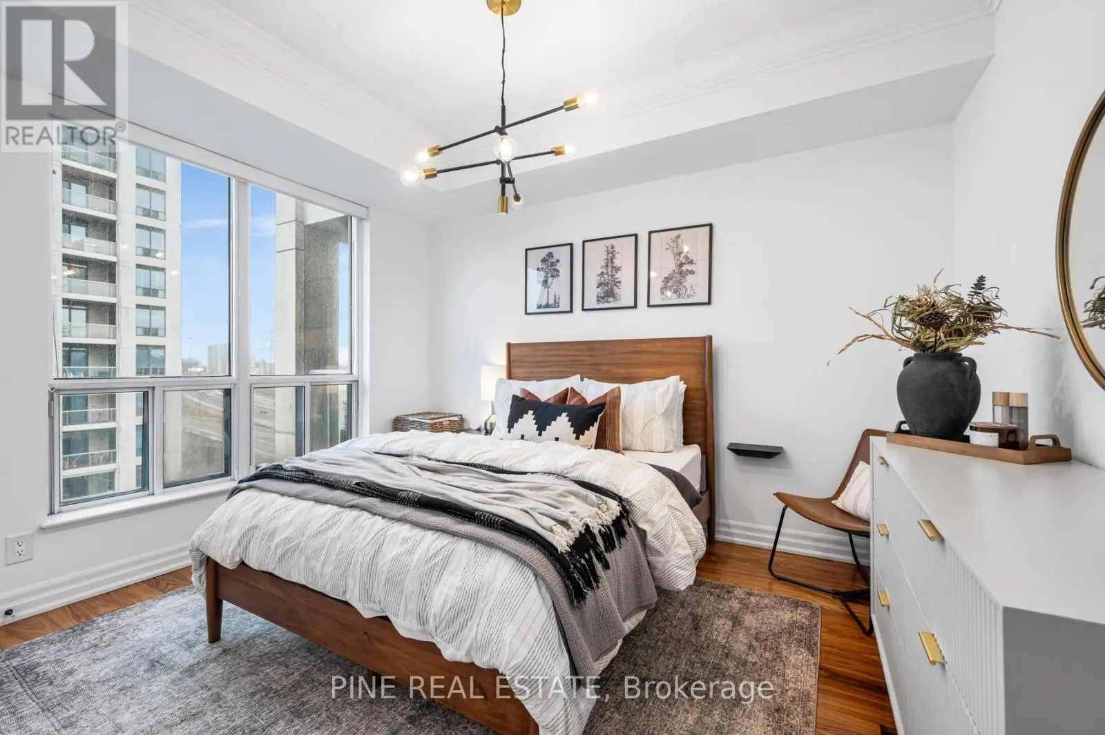 1112 - 2083 LAKE SHORE BOULEVARD W
