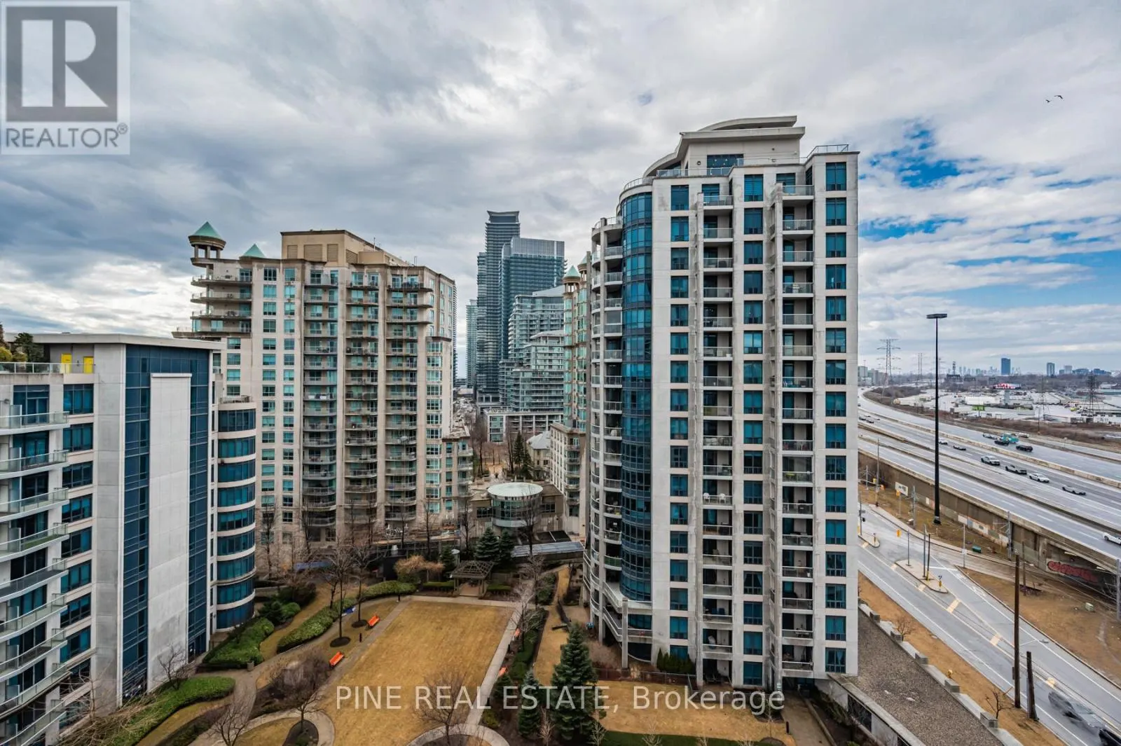 1112 - 2083 LAKE SHORE BOULEVARD W