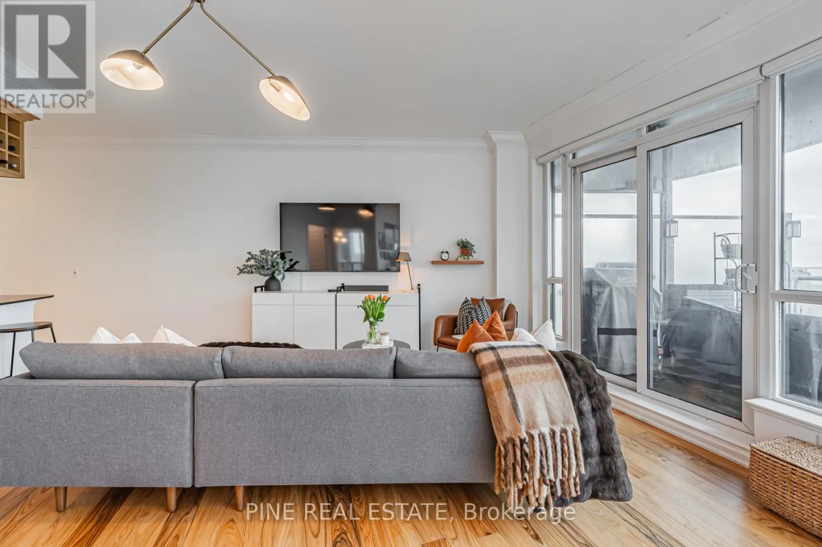 1112 - 2083 LAKE SHORE BOULEVARD W