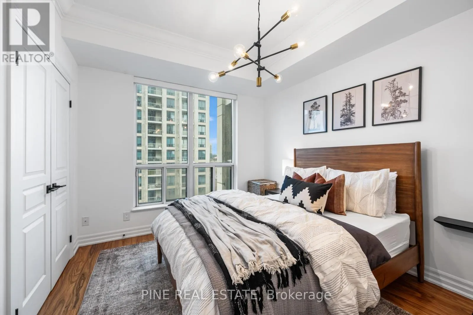 1112 - 2083 LAKE SHORE BOULEVARD W