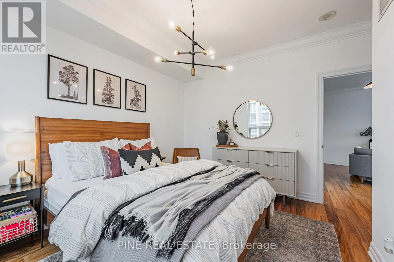 1112 - 2083 LAKE SHORE BOULEVARD W