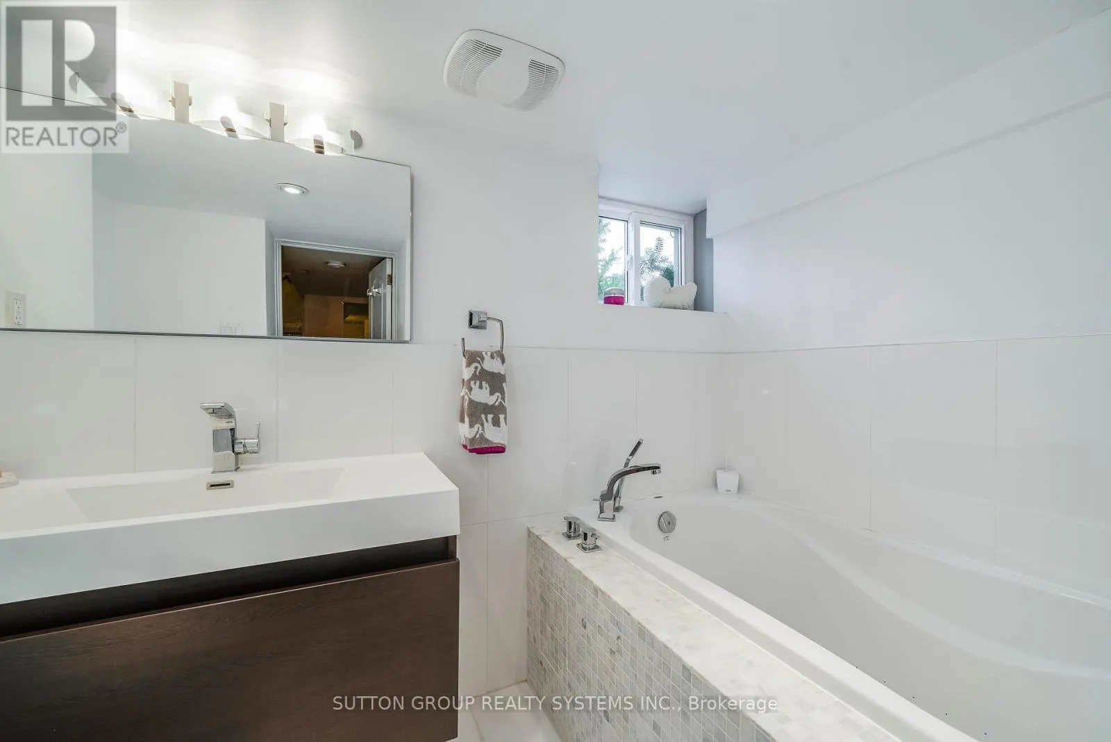 42 RUNNYMEDE ROAD