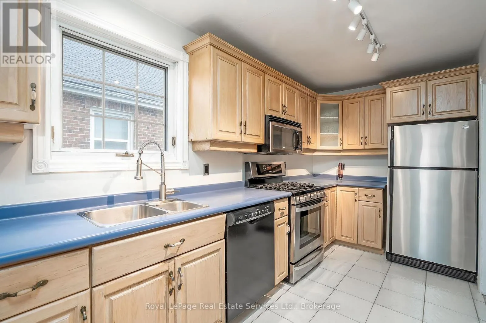 2260 NEW STREET